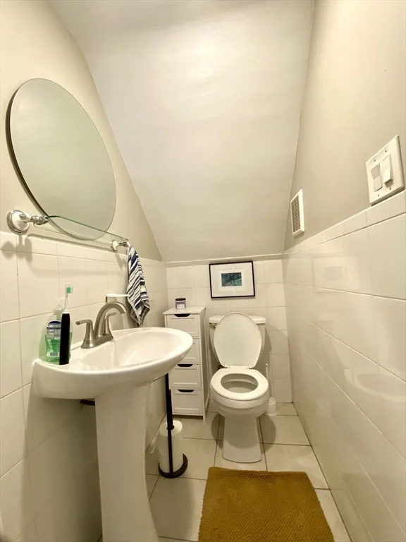 3 bed, 1 bath apartment for rent at 1011 Washington St Unit 1, Newton — photo 16 of 17