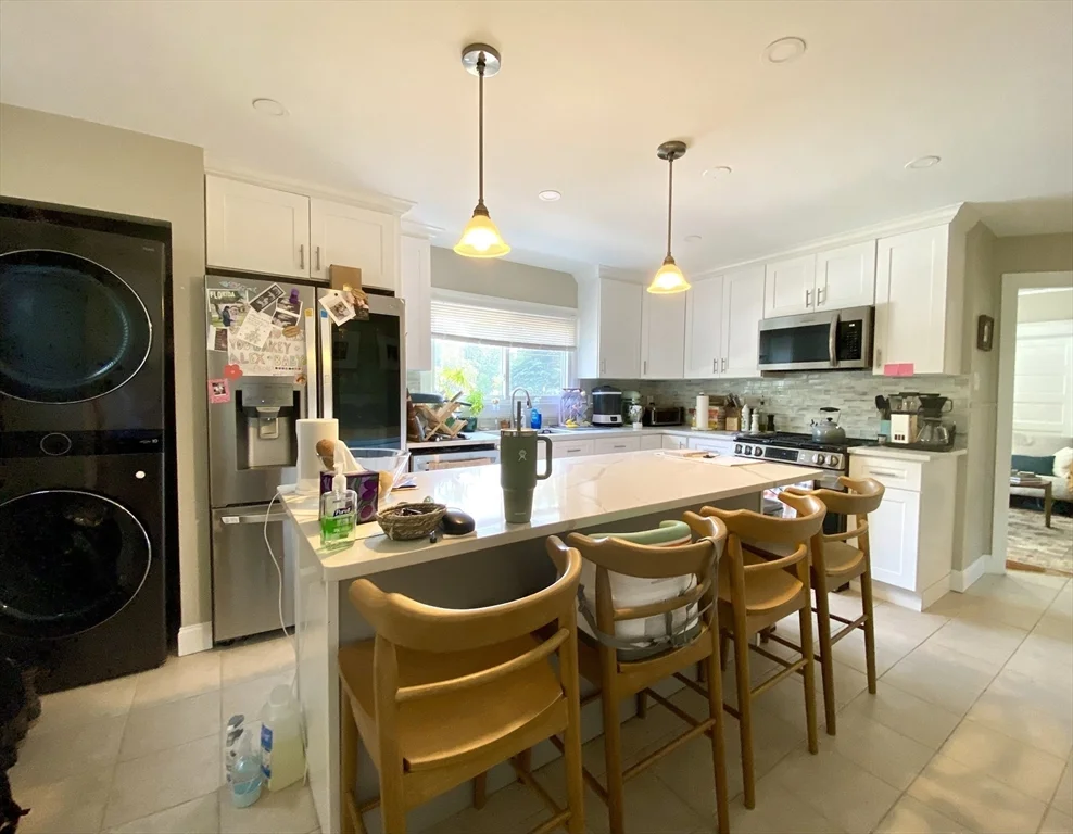 3 bed, 1 bath apartment for rent at 1011 Washington St Unit 1, Newton — photo 1 of 17