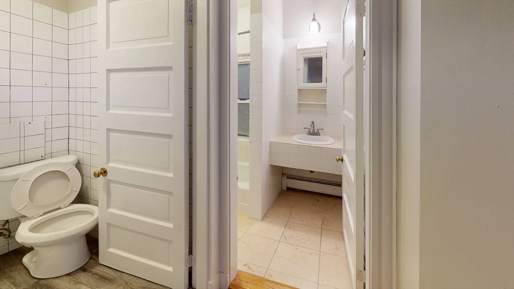 6 bed, 2 bath apartment for rent at 1011 Washington Unit 2, Newtonville — photo 16 of 18