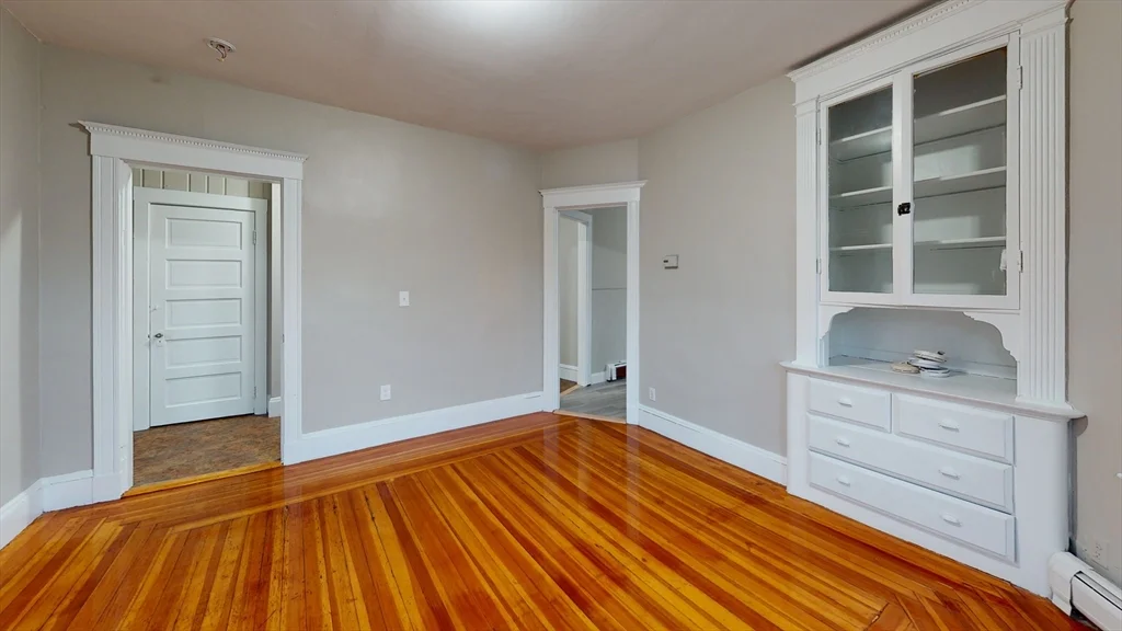 6 bed, 2 bath apartment for rent at 1011 Washington Unit 2, Newtonville — photo 7 of 18