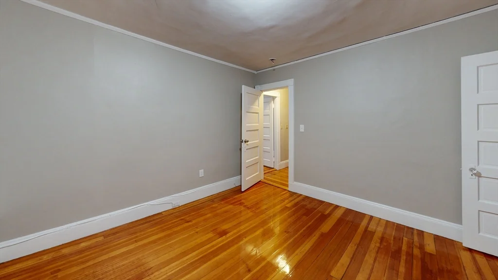 6 bed, 2 bath apartment for rent at 1011 Washington Unit 2, Newtonville — photo 13 of 18