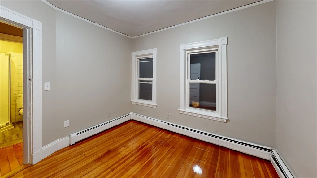 6 bed, 2 bath apartment for rent at 1011 Washington Unit 2, Newtonville — photo 3 of 18