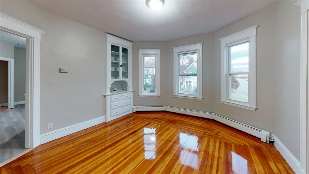 6 bed, 2 bath apartment for rent at 1011 Washington Unit 2, Newtonville — photo 8 of 18