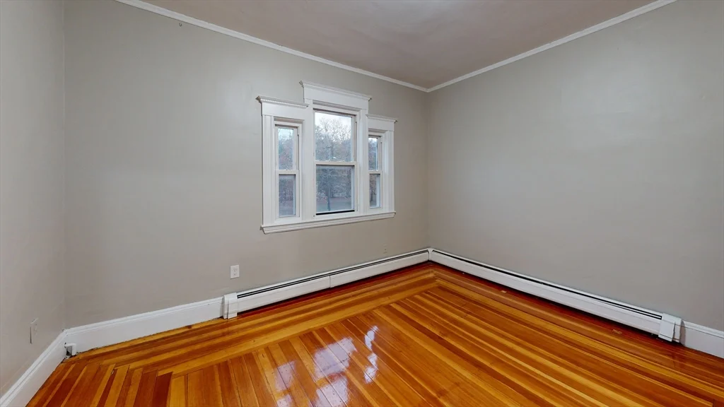 6 bed, 2 bath apartment for rent at 1011 Washington Unit 2, Newtonville — photo 4 of 18