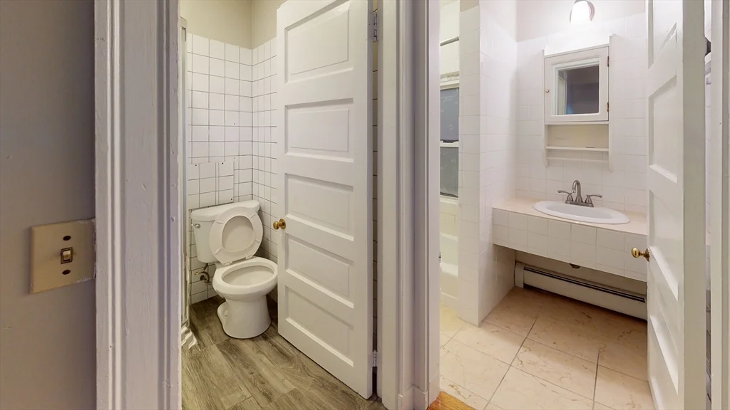 6 bed, 2 bath apartment for rent at 1011 Washington Unit 2, Newtonville — photo 17 of 18