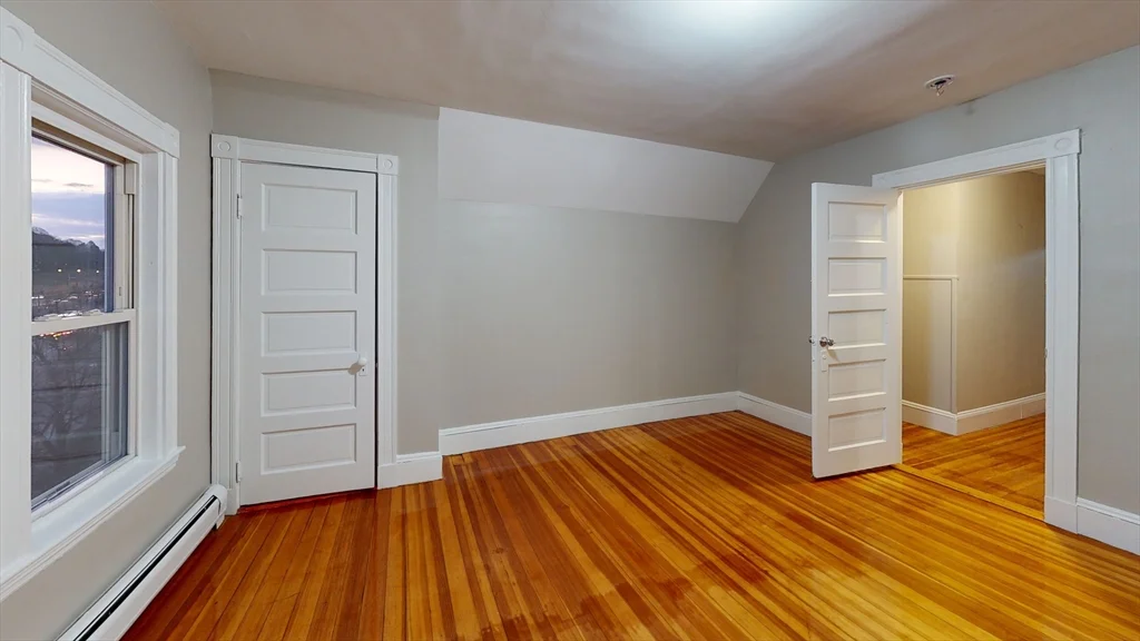 6 bed, 2 bath apartment for rent at 1011 Washington Unit 2, Newtonville — photo 11 of 18