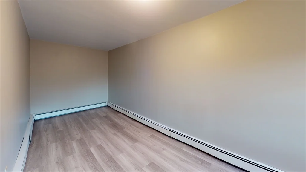 6 bed, 2 bath apartment for rent at 1011 Washington Unit 2, Newtonville — photo 15 of 18