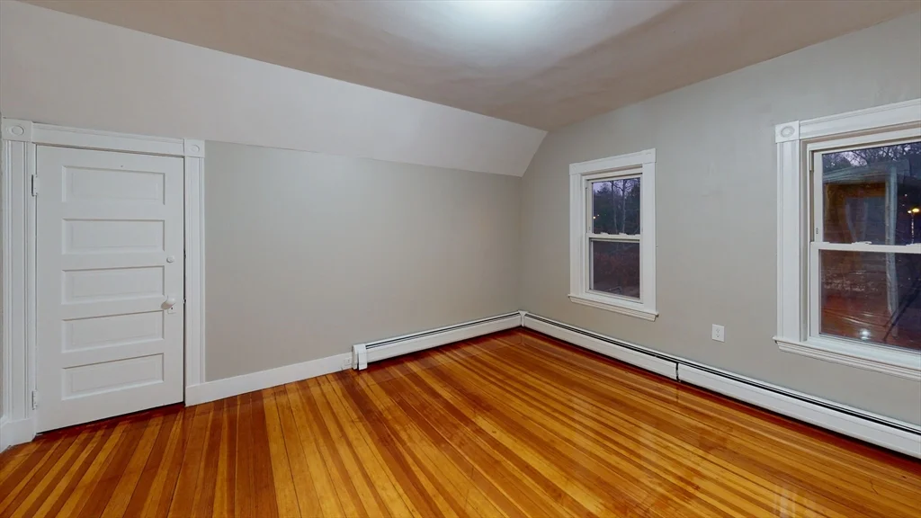 6 bed, 2 bath apartment for rent at 1011 Washington Unit 2, Newtonville — photo 12 of 18