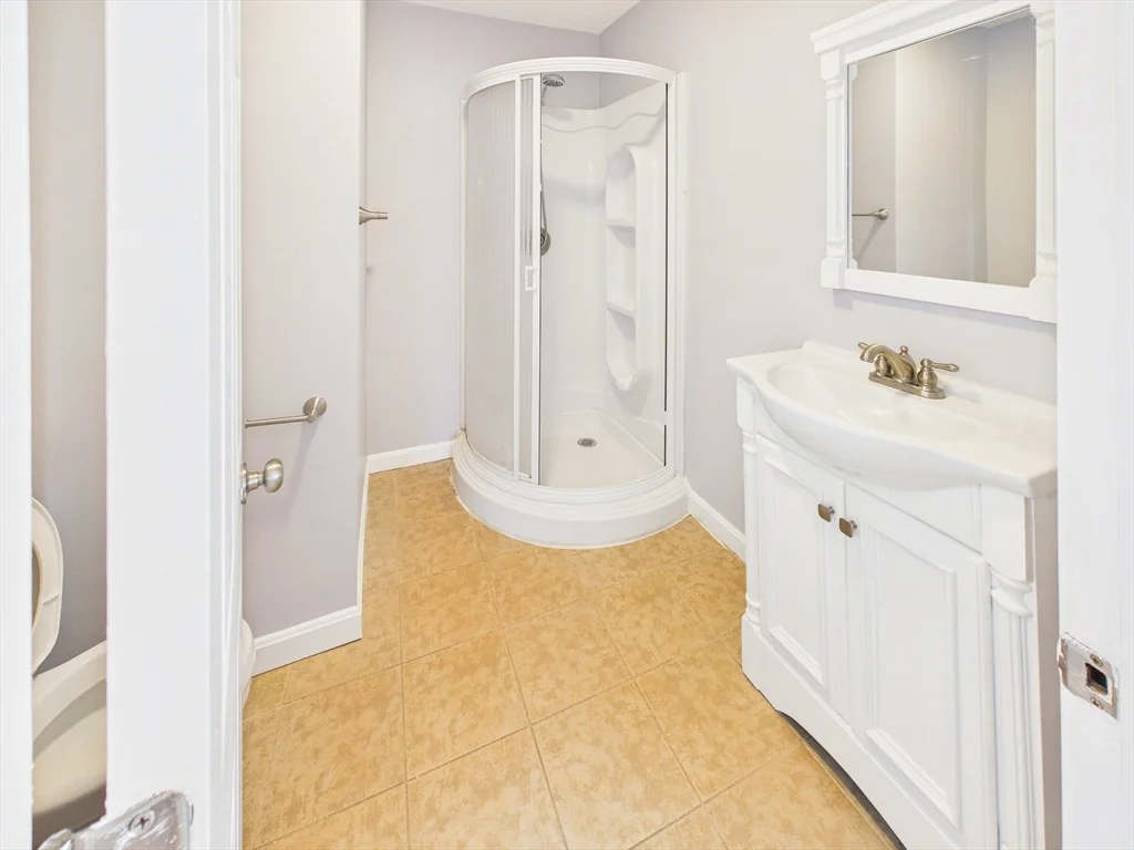3 bed, 2 bath apartment for rent at 1015 Hyde Park Ave Unit 2, Hyde Park — photo 5 of 15