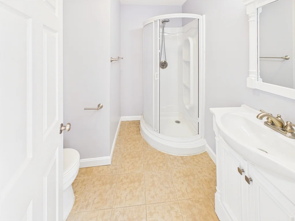 3 bed, 2 bath apartment for rent at 1015 Hyde Park Ave Unit 2, Hyde Park — photo 6 of 15