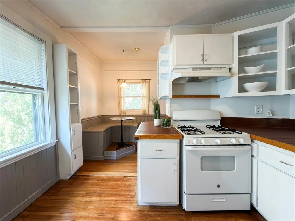 2 bed, 1 bath apartment for rent at 102-104 Pearson Rd Unit 2, Powder House Square — photo 6 of 14