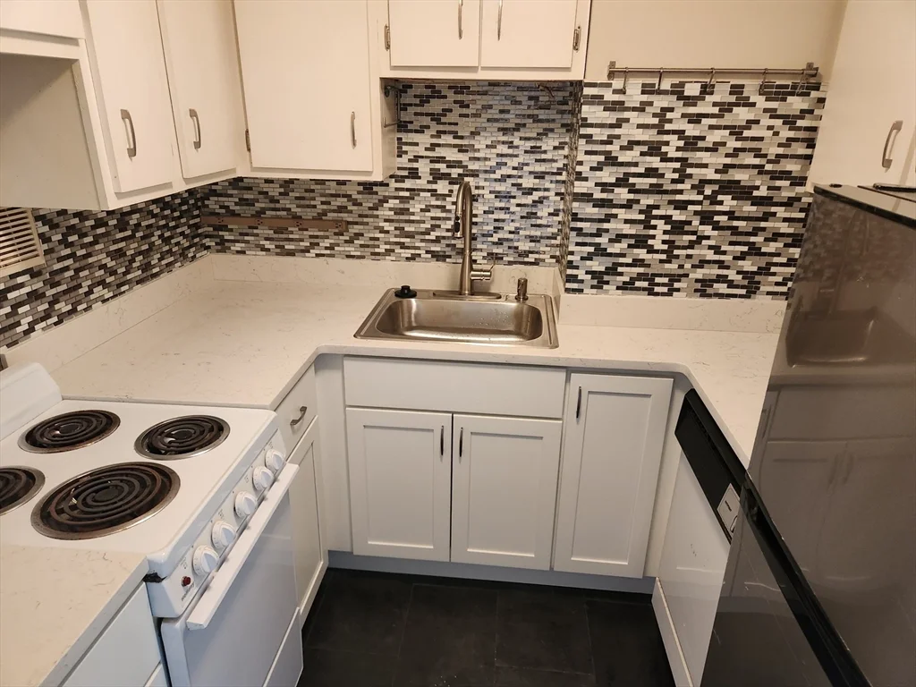 1 bed, 1 bath apartment for rent at 102 Appleton St Unit 4, South End — photo 3 of 4