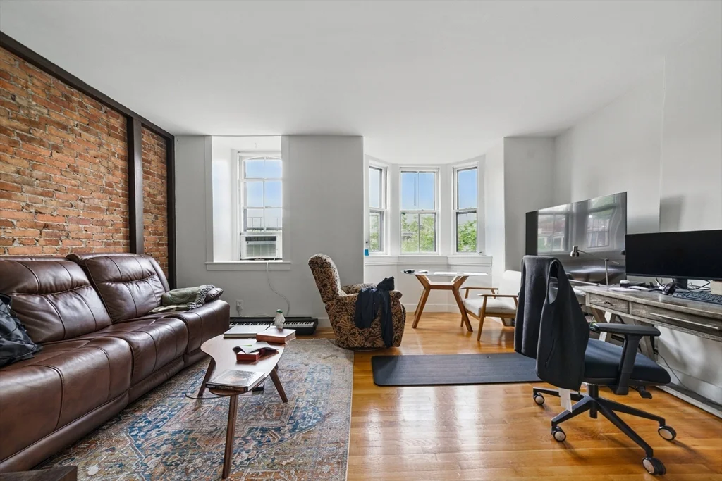 1 bed, 1 bath apartment for rent at 102 Appleton St Unit 4, South End — photo 1 of 4