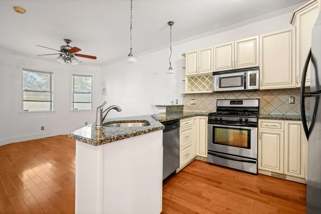3 bed, 2 bath apartment for rent at 102 Boston St Unit 1, Dorchester — photo 3 of 40