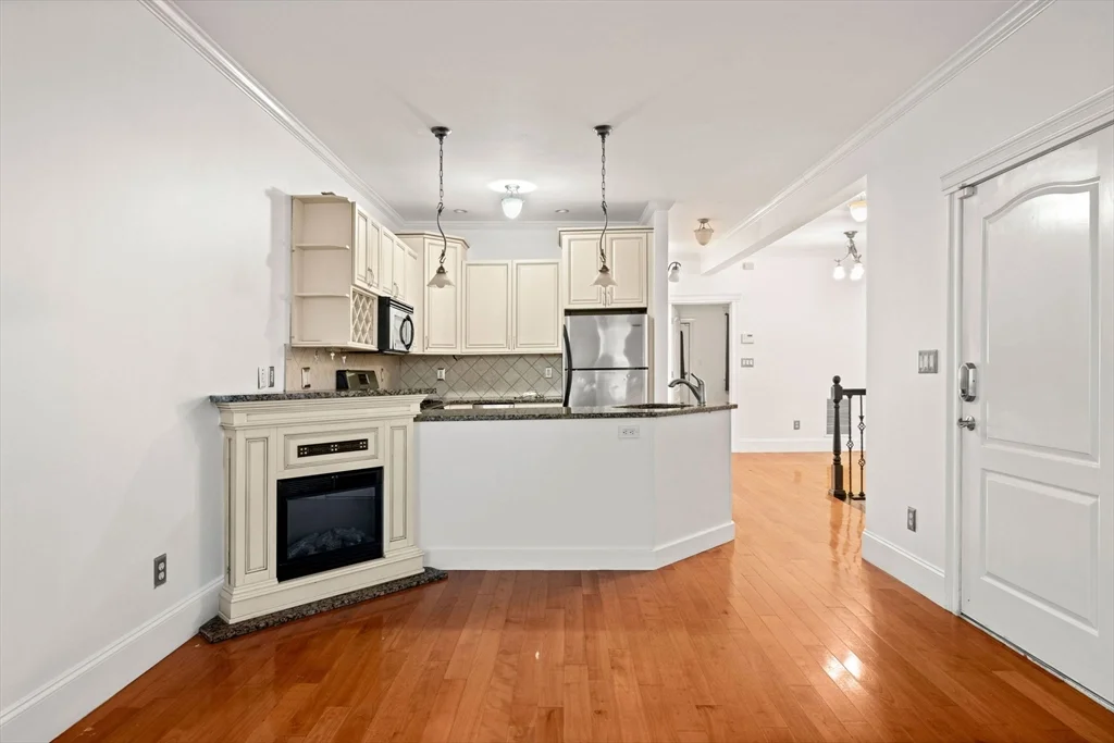 3 bed, 2 bath apartment for rent at 102 Boston St Unit 1, Dorchester — photo 9 of 40