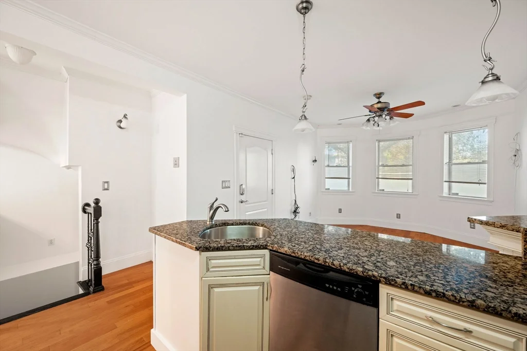 3 bed, 2 bath apartment for rent at 102 Boston St Unit 1, Dorchester — photo 4 of 40