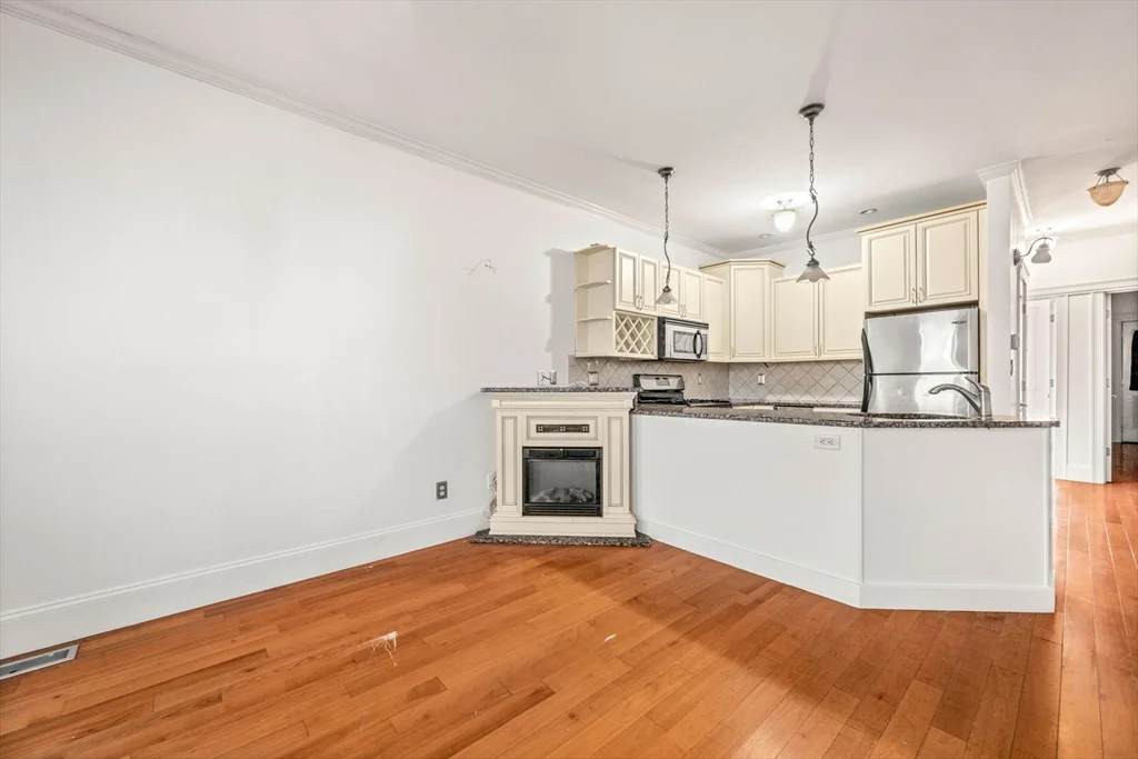 3 bed, 2 bath apartment for rent at 102 Boston St Unit 1, Dorchester — photo 5 of 40