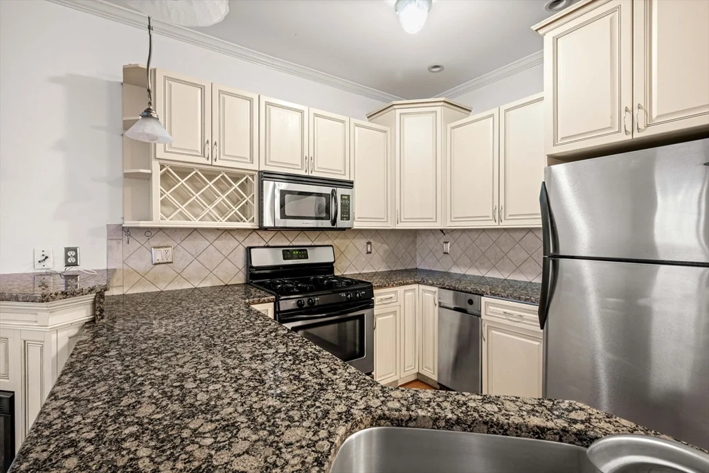 3 bed, 2 bath apartment for rent at 102 Boston St Unit 1, Dorchester