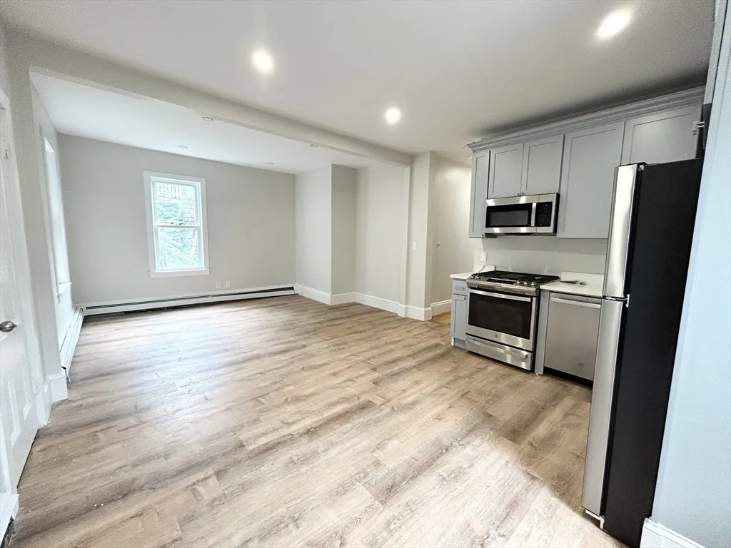 3 bed, 1 bath apartment for rent at 102 Buttonwood Unit 3, Boston — photo 2 of 7