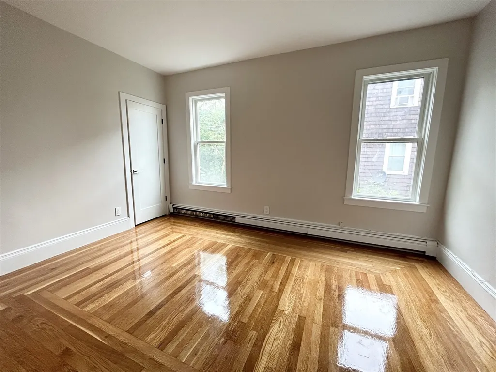 3 bed, 1 bath apartment for rent at 102 Buttonwood Unit 3, Boston — photo 5 of 7