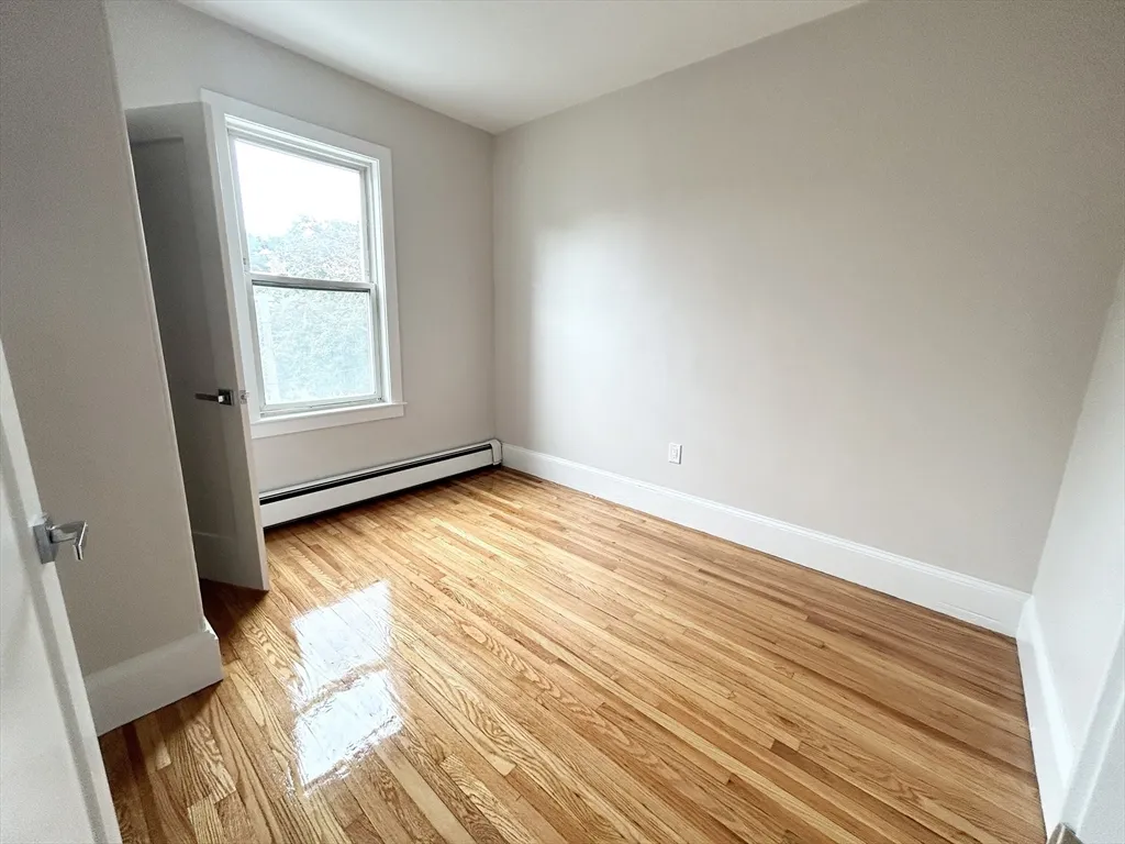 3 bed, 1 bath apartment for rent at 102 Buttonwood Unit 3, Boston — photo 6 of 7