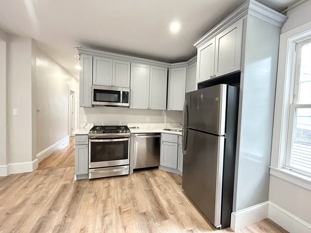3 bed, 1 bath apartment for rent at 102 Buttonwood Unit 3, Boston — photo 1 of 7