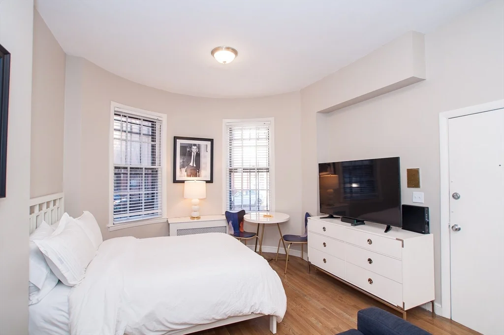 Studio bed, 1 bath apartment for rent at 102 Chandler St Unit 2, South End — photo 5 of 9