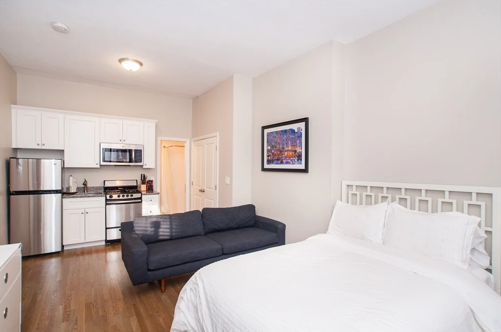Studio bed, 1 bath apartment for rent at 102 Chandler St Unit 2, South End — photo 8 of 9