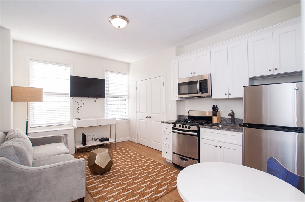 1 bed, 1 bath apartment for rent at 102 Chandler St Unit 5, South End — photo 1 of 7