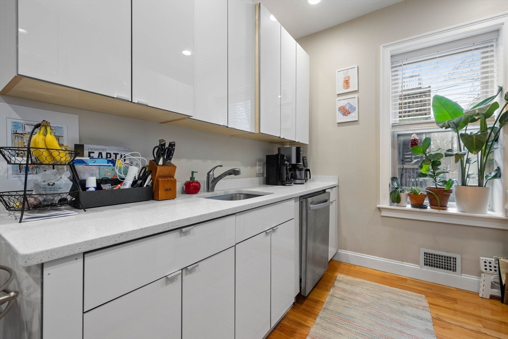 1 bed, 1 bath apartment for rent at 102 Chelsea St Unit 1R, East Boston — photo 5 of 10