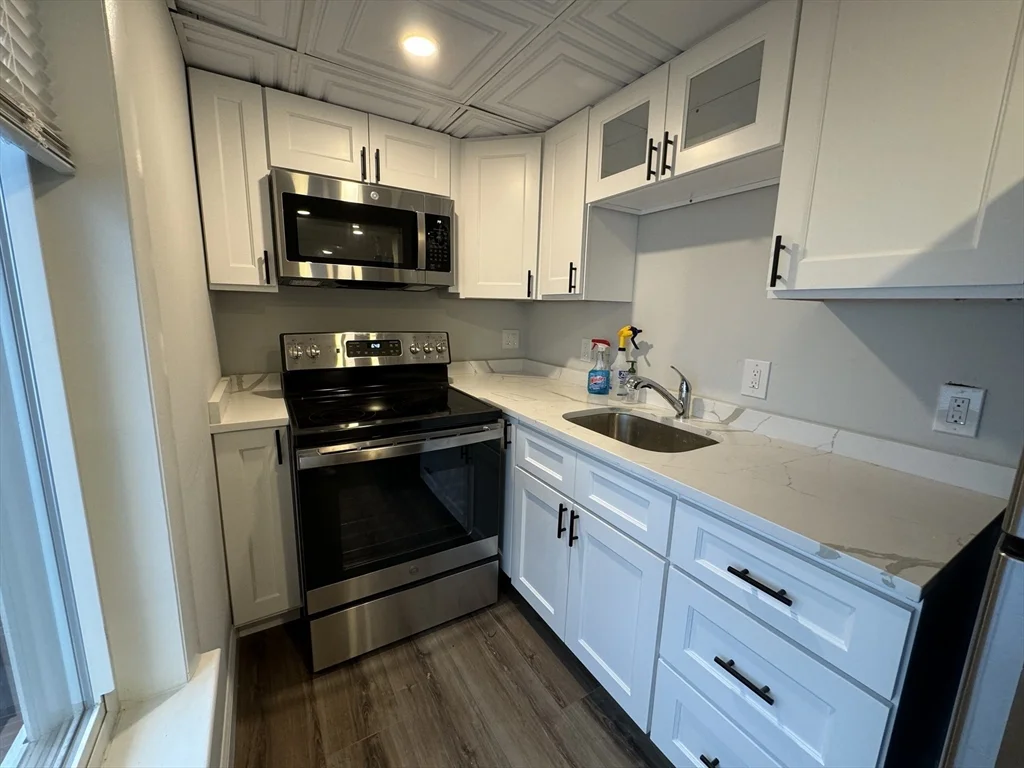 1 bed, 4+ bath apartment for rent at 102 Cross St Unit 1R, East Somerville — photo 1 of 8