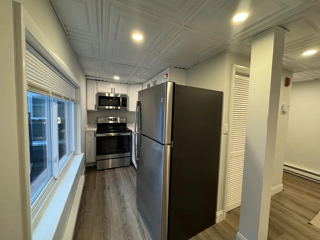 1 bed, 4+ bath apartment for rent at 102 Cross St Unit 1R, East Somerville — photo 2 of 8