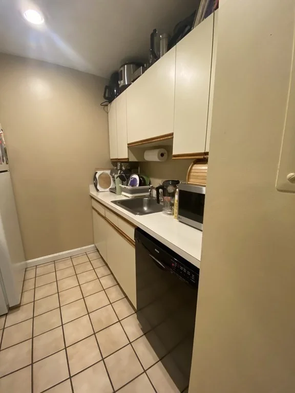 2 bed, 1 bath apartment for rent at 102 E Brookline Unit 1, South End — photo 10 of 14