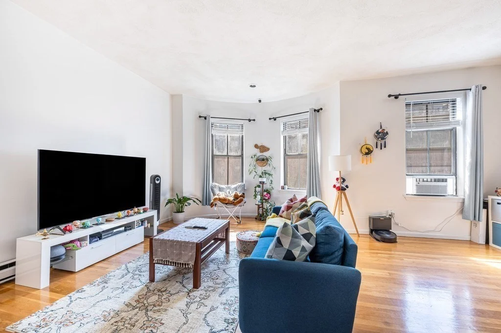 1 bed, 1 bath apartment for rent at 102 E Brookline Unit 3, South End — photo 2 of 15