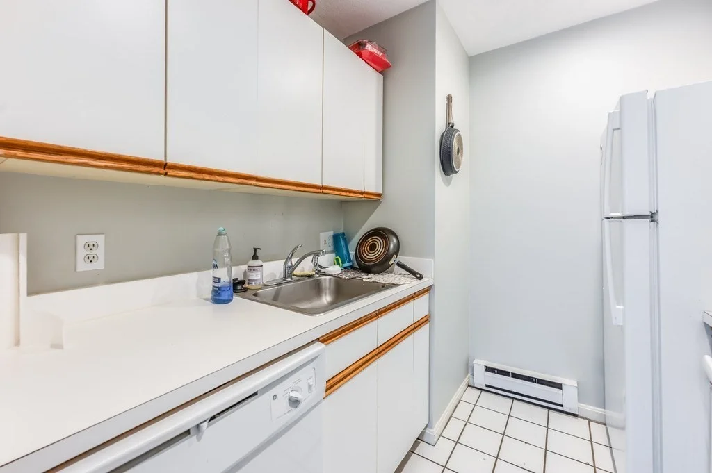 2 bed, 1 bath apartment for rent at 102 E Brookline Unit 4, South End — photo 4 of 20