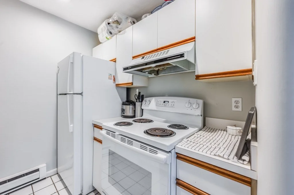 2 bed, 1 bath apartment for rent at 102 E Brookline Unit 4, South End — photo 3 of 20