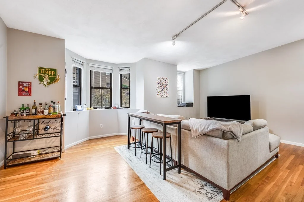 2 bed, 1 bath apartment for rent at 102 E Brookline Unit 4, South End — photo 5 of 20