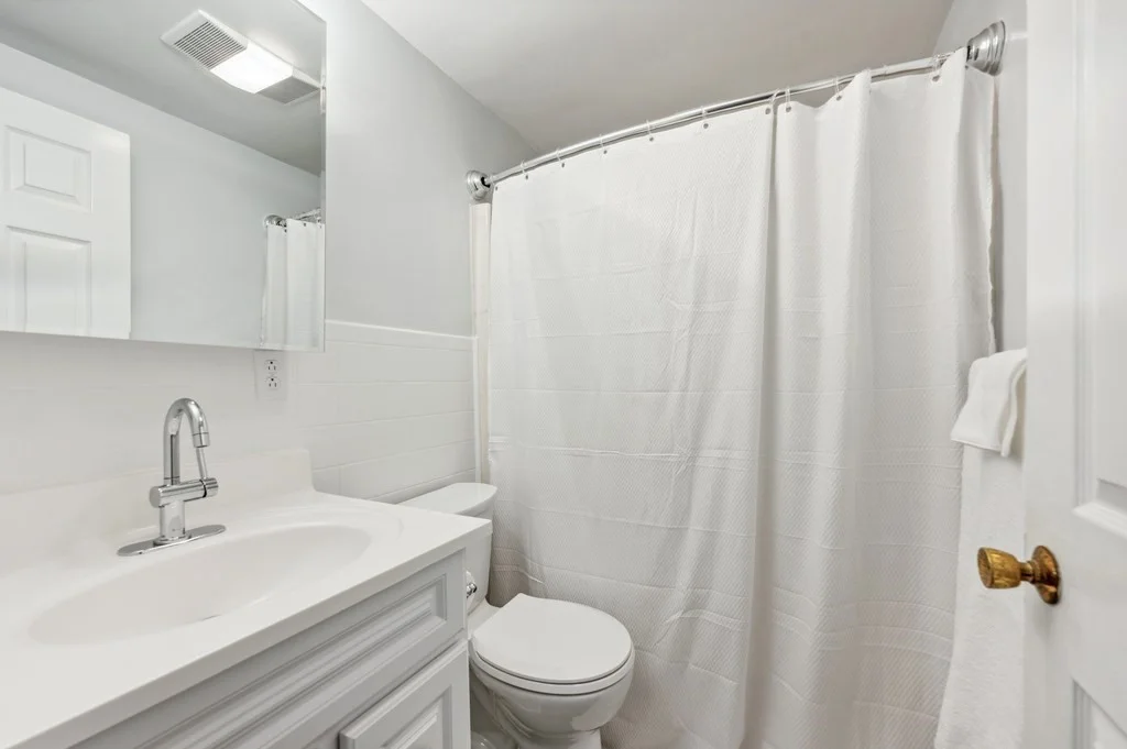 2 bed, 1 bath apartment for rent at 102 E Brookline Unit B, South End — photo 8 of 18
