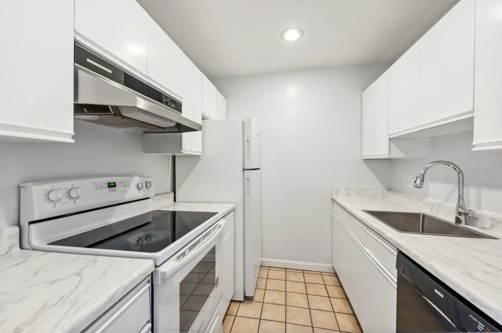 2 bed, 1 bath apartment for rent at 102 E Brookline Unit B, South End — photo 5 of 18