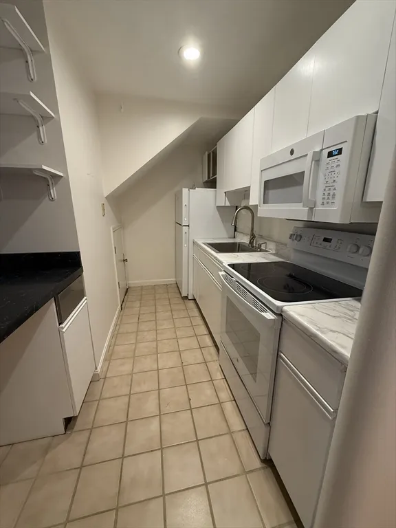 1 bed, 1 bath apartment for rent at 102 E Brookline Unit 2, South End — photo 4 of 17