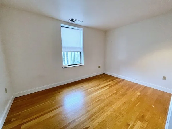 1 bed, 1 bath apartment for rent at 102 Gainsborough Unit 406E, Fenway — photo 5 of 12