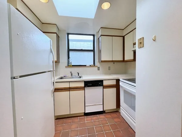 1 bed, 1 bath apartment for rent at 102 Gainsborough Unit 406E, Fenway — photo 10 of 12