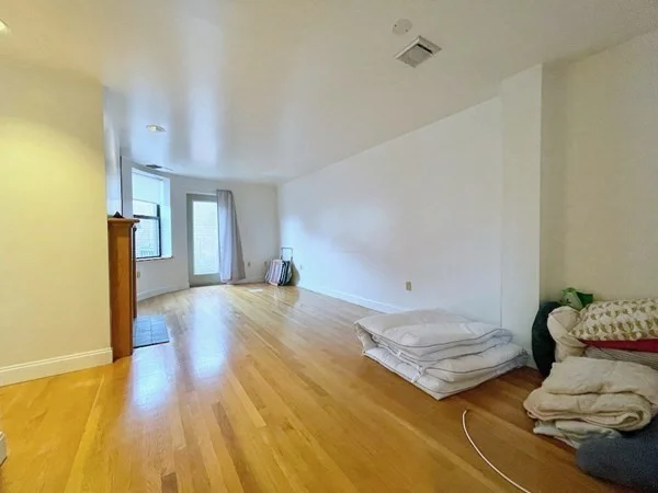 1 bed, 1 bath apartment for rent at 102 Gainsborough Unit 406E, Fenway — photo 3 of 12