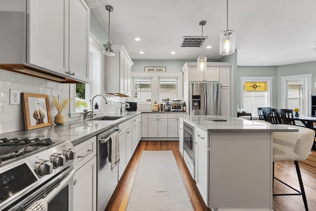2 bed, 1 bath apartment for rent at 102 Harvard St Unit 2, Tufts University — photo 3 of 18