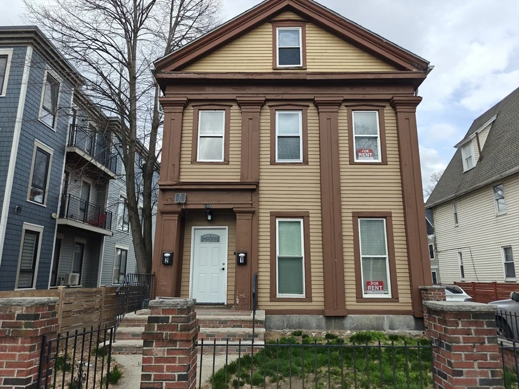 2 bed, 2 bath apartment for rent at 102 Mount Pleasant Ave Unit 1, Roxbury — photo 2 of 25