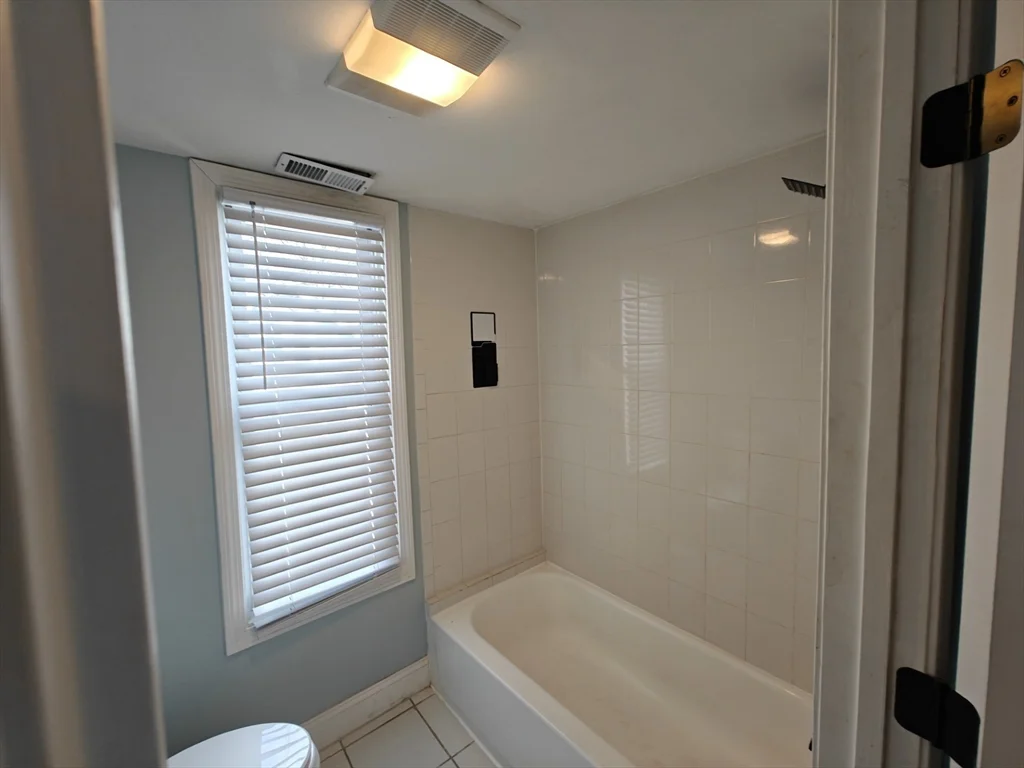 3 bed, 2 bath apartment for rent at 102 Mount Pleasant Ave Unit 2, Roxbury — photo 25 of 32
