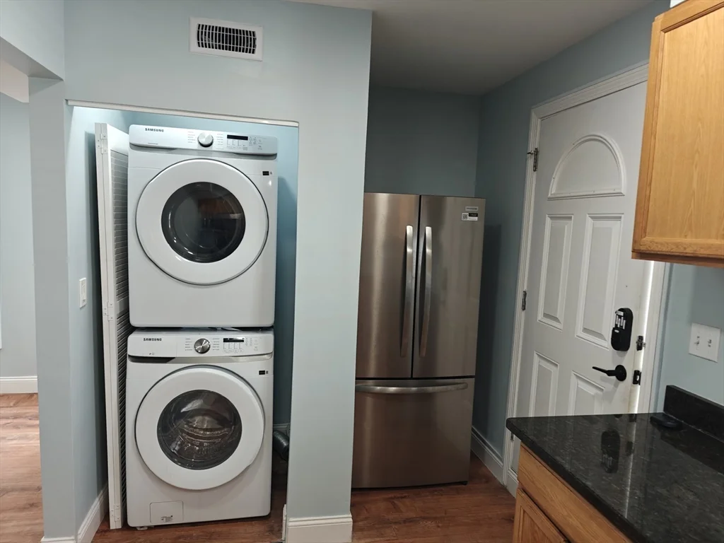 3 bed, 2 bath apartment for rent at 102 Mount Pleasant Ave Unit 2, Roxbury — photo 8 of 32