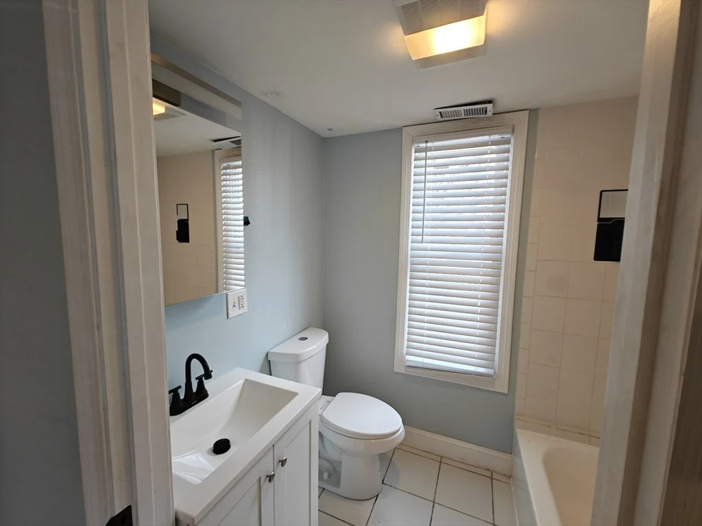 3 bed, 2 bath apartment for rent at 102 Mount Pleasant Ave Unit 2, Roxbury — photo 24 of 32