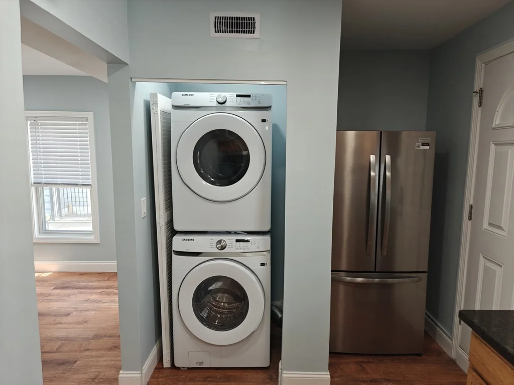 3 bed, 2 bath apartment for rent at 102 Mount Pleasant Ave Unit 2, Roxbury — photo 9 of 32