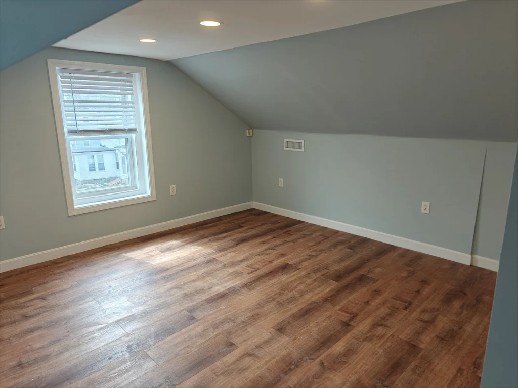 3 bed, 2 bath apartment for rent at 102 Mount Pleasant Ave Unit 2, Roxbury — photo 27 of 32